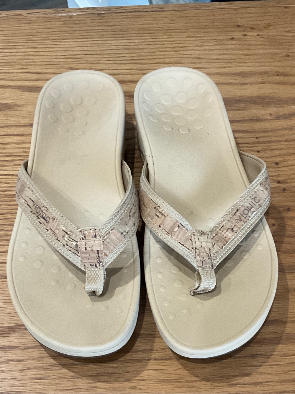 Vionic Women's Neutral Cork-Pattern Thong Sandals